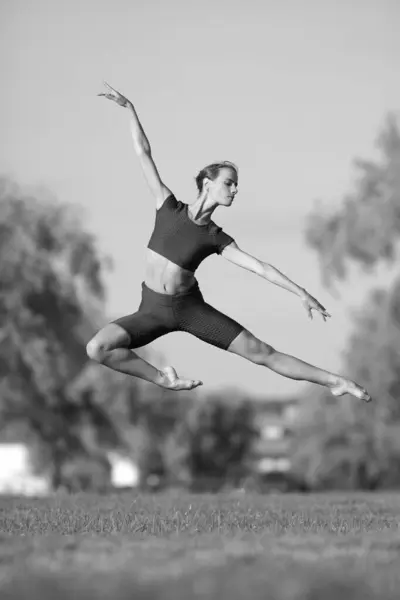 Giovane Donna Bellezza Sottile Ballerina Abbigliamento Sportivo — Foto Stock