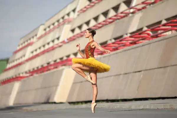 Smal Sexig Kvinna Ballerina Vit Tutu — Stockfoto