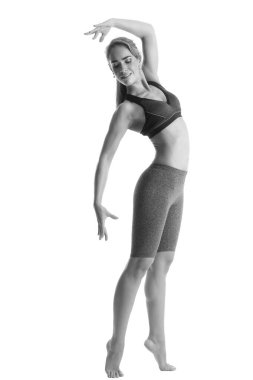 Formda sporcu kız geri dönüş egzersizi yapıyor. beyaz arkaplan