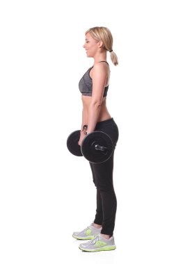 ağırlık egzersiz yapıyor atletik genç kadın