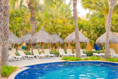 Orta ve büyük otellerde havuz temizliği