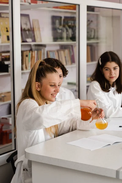 School Education Cheerful Classmates Chemistry Lesson Hold Flasks Liquid Experiments — Stock Photo, Image