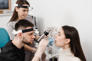 Cryo procedures for mucosal renewal and treatment of chronic pharyngitis and tonsillitis. otolaryngologist colleagues with cryosprayer. ENT doctor is preparing for nitrogen cryotherapy