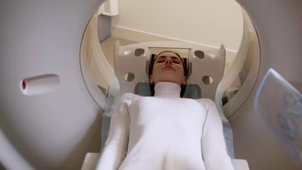 Video Girl Patient Lies Computed Tomography Bed Scanning Lungs Diagnose — Vídeo de Stock