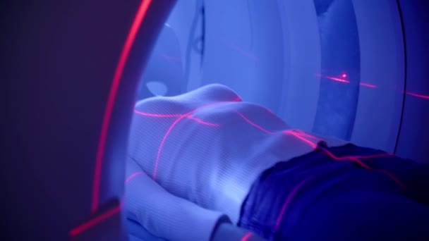 Видео Рентген Рака Легких Красными Линиями Синим Светом Медицинской Клинике — стоковое видео