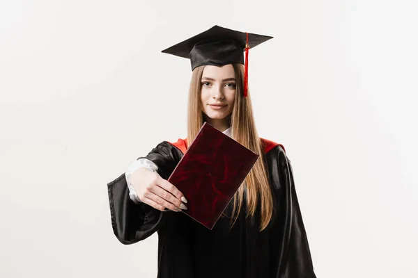 Σπουδαστής Δίπλωμα Στη Ρόμπα Αποφοίτησης Και Καπέλο Έτοιμος Τελειώσει Κολέγιο — Φωτογραφία Αρχείου