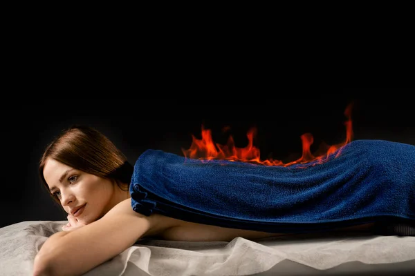 Feuermassage Des Rückens Wellnessbereich Chinesische Huo Liao Therapie Für Mädchen — Stockfoto