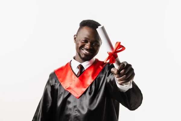 Πτυχιούχος Αφρικανός Αποφοιτά Από Κολέγιο Και Γιορτάζει Ακαδημαϊκά Επιτεύγματα Ευτυχισμένος — Φωτογραφία Αρχείου