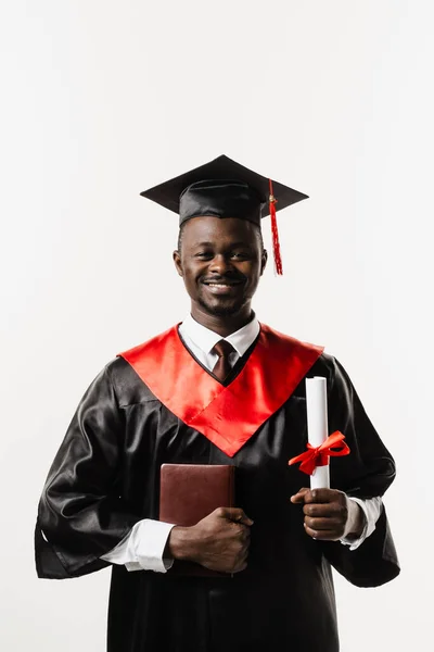 Πτυχιούχος Αφρικανός Αποφοίτησε Από Πανεπιστήμιο Και Πήρε Μεταπτυχιακό Αποφοίτηση Χαρούμενος — Φωτογραφία Αρχείου