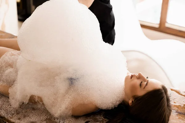 Turkish Hammam Spa Procedure Foam Peeling Massage Body — Stock Photo, Image
