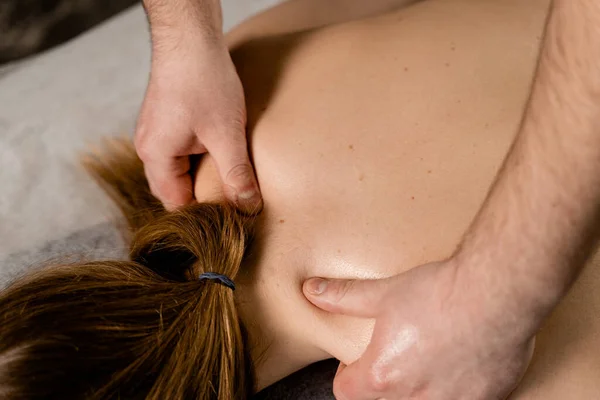 Klassische Massage Aus Nächster Nähe Therapeutische Massage Mit Manipulierendem Körper — Stockfoto