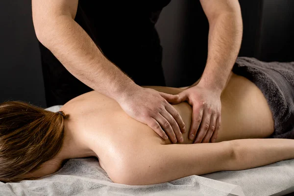 Klassieke Massage Close Therapeutische Massage Met Manipulerend Lichaam Ontspanning Bevorderen — Stockfoto