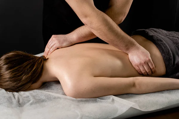Klassieke Massage Close Therapeutische Massage Met Manipulerend Lichaam Ontspanning Bevorderen — Stockfoto