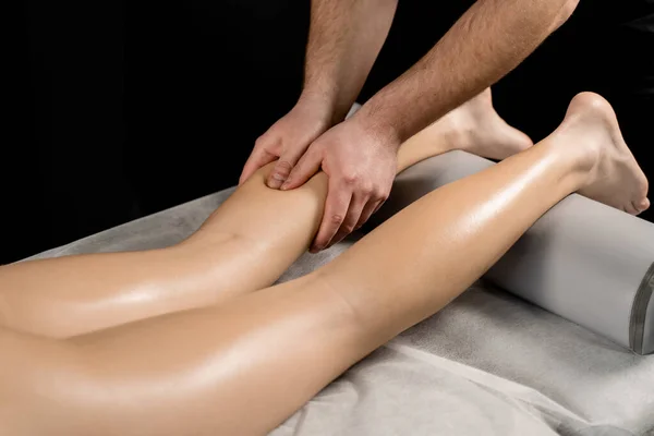 Massage Des Pieds Des Jambes Spa Masseur Faisant Massage Des — Photo