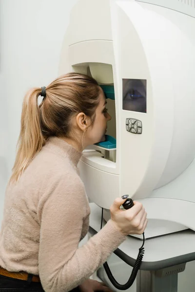 Perimetry Eyes Test Early Sign Glaucoma Woman Patient Ophthalmology Clinic — Stock Photo, Image