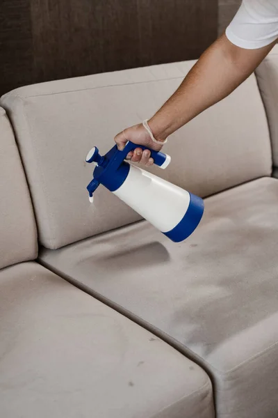 Spraying Detergent Couch Dry Cleaning Using Extractor Machine Process Dry — Stok fotoğraf