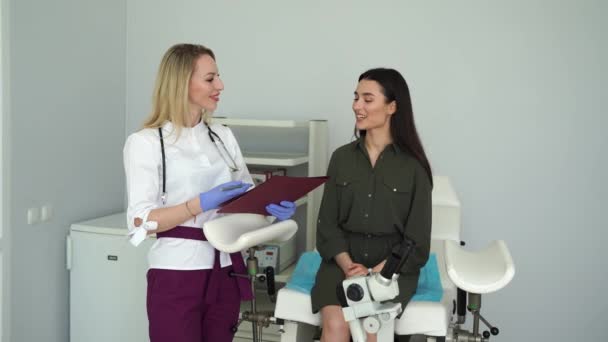 Video Consultation Gynecologist Colposcopy Pap Test Procedure Closely Examine Cervix — Stockvideo