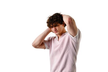 Ani şiddetli migren krizleriyle boğuşuyorlar. Merkezi sinir sistemi tümörüyle uğraşıyoruz. Adam şiddetli baş ağrısından muzdarip.