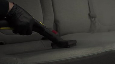 Buharlı araba koltuklarının detaylı 4K videosu. Buharla buharla arabadaki koltukları buharla buharla buharla temizleyip otomobili temizliyorum..