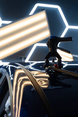 Yapıştırıcı çekme aracı değiştirilebilir sekme ve kayan ağırlık ile bu PDR kitinin çekirdeğini oluşturur, yüzeydeki göçükleri yavaşça kaldırır. Arabaları tamir etmek için PDR Car Dent araçları