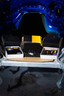 Sürüklenen araba projesi için elektronik ve ECU bileşenleri. Elektronik bileşenler ve ECU 'lar drift araba yapımı için hazırlandı. Sürüklenen araba projesinde elektronik kontrol modüllerinin hazırlanması çok önemlidir.