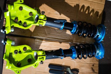 Arka alt çerçeve, yüksek açı drift oturumları sırasında katı diferansiyel montaj ve şasinin sertleşmesi için güçlendirilmiş ve hizalanmıştır. Drift araba projesi için Arka Alt Çerçeve Kurulumu