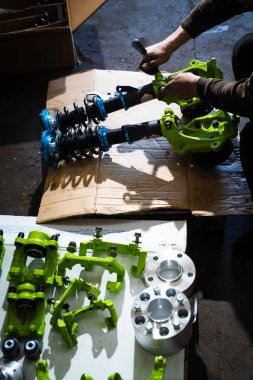 Drift araba projesi için Arka Alt Çerçeve Kurulumu. Arka alt çerçeve, yüksek açılı sürüklenme oturumları sırasında katı diferansiyel bağlanma ve şasinin sertleşmesi için güçlendirilmiş ve hizalanmıştır