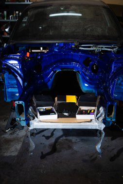 Sürüklenen araba projesinde elektronik kontrol modüllerinin hazırlanması çok önemlidir. Sürüklenen araba projesi için elektronik ve ECU bileşenleri. Elektronik bileşenler ve ECU 'lar drift araba yapımı için düzenlendi.