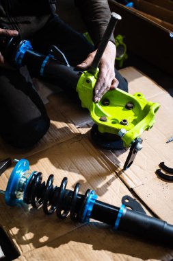 Drift araba projesi için Arka Alt Çerçeve Kurulumu. Arka alt çerçeve, yüksek açılı sürüklenme oturumları sırasında katı diferansiyel bağlanma ve şasinin sertleşmesi için güçlendirilmiş ve hizalanmıştır