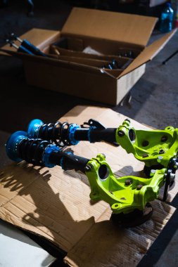 Arka alt çerçeve, yüksek açı drift oturumları sırasında katı diferansiyel montaj ve şasinin sertleşmesi için güçlendirilmiş ve hizalanmıştır. Drift araba projesi için Arka Alt Çerçeve Kurulumu