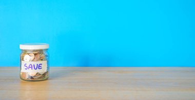 Para kavanozda, para da tahta masada.