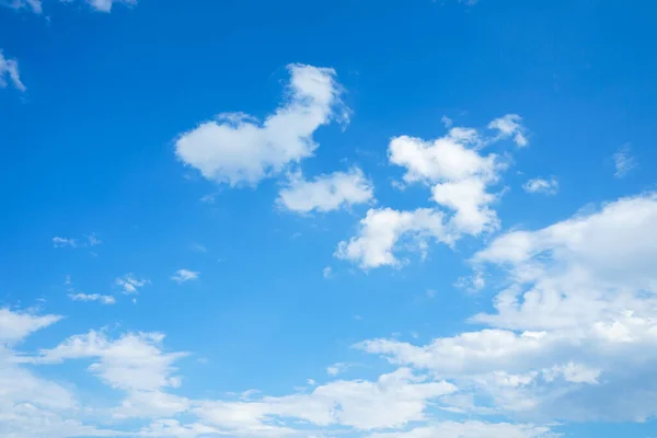 Błękitne Niebo Białymi Chmurami — Zdjęcie stockowe