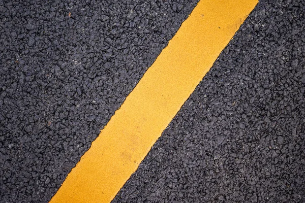 Asfaltová Cesta Žlutými Černými Pruhy — Stock fotografie