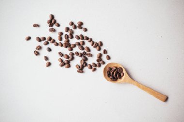 Kahve çekirdekleri ve kahve çekirdekleri.