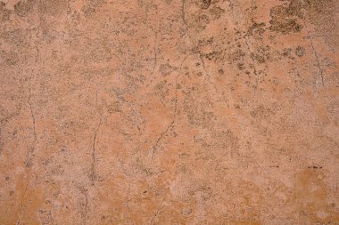 Çatlakları ve çizikleri olan eski beton duvarın dokusu arka plan olarak kullanılabilir.