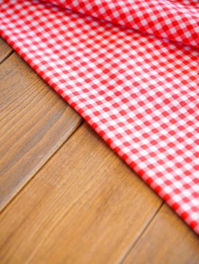 Peçete ahşap arka plan üzerinde.