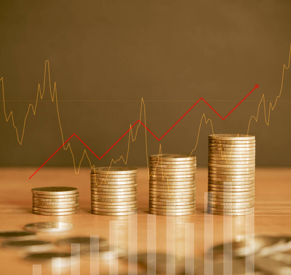 золотые монеты и график с графиком на столе. бизнес и финансовая концепция