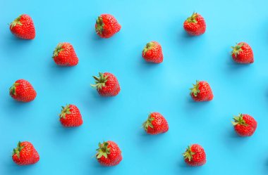 Kırmızı çilek ve nane aromalı desen