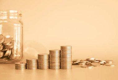 Yatırım paraları ve yatırım bardakları için para biriktir