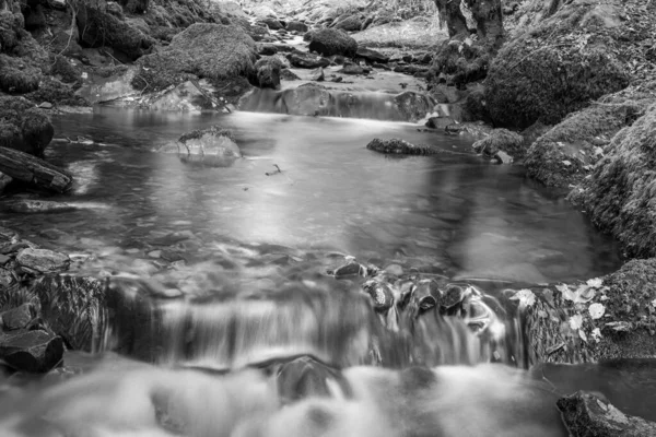 Dlouhé Vystavení Vodopádu Horner Water River Tekoucí Lesy Horner Somersetu — Stock fotografie