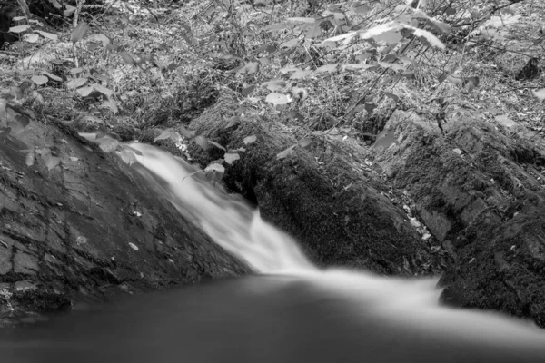 Довгий Час Водоспад Річці Хорнер Тече Через Гірські Ліси Сомерсеті — стокове фото