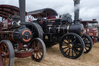 Tarrant Hinton. Dorset. Birleşik Krallık. 25 Ağustos 2022 Fowler çekici motorları Büyük Dorset Buhar Fuarı 'nda sergileniyor.