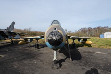 Yorkshire. Birleşik Krallık. 16 Şubat 2022 Hawker Hunter savaş uçağı Yorkshire Hava Müzesi 'nde sergileniyor.