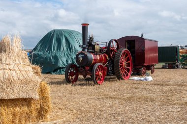 Tarrant Hinton. Dorset. Birleşik Krallık. 25 Ağustos 2022. 1912 Foden çekici motoru Wattie Pollock Büyük Dorset Buhar Fuarı 'nda sergileniyor.