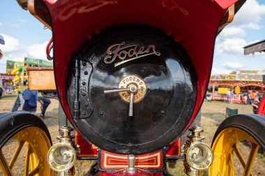 Tarrant Hinton. Dorset. Birleşik Krallık. 25 Ağustos 2022 1910 Foden, Prospector adı verilen traktiyon motorunu Büyük Dorset Buhar Fuarı 'nda sergiliyor.