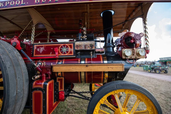 Tarrant Hinton. Dorset. Birleşik Krallık. 25 Ağustos 2022 1910 Foden, Prospector adı verilen traktiyon motorunu Büyük Dorset Buhar Fuarı 'nda sergiliyor.