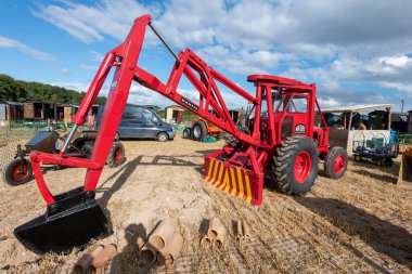 Tarrant Hinton. Dorset. Birleşik Krallık. 25 Ağustos 2022 1959 'da restore edilen Matbro Mantis MU-D Büyük Dorset Buhar Fuarı' nda sergileniyor.