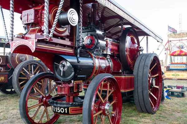 Tarrant Hinton. Dorset. Birleşik Krallık. 25 Ağustos 2022 1923 'te restore edilen Fowler Showman çekici motoru Büyük Dorset Buhar Fuarı' nda sergileniyor.