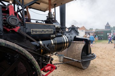 Tarrant Hinton. Dorset. Birleşik Krallık. 25 Ağustos 2022 Büyük Dorset Buhar Fuarı 'nda restore edilmiş bir buhar silindiri sergileniyor.