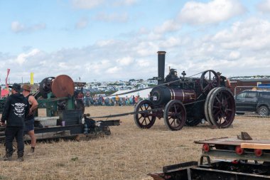 Tarrant Hinton. Dorset. Birleşik Krallık. 25 Ağustos 2022. 1912 Wallis ve Steevens genel amaçlı çekiş motoru Büyük Dorset Buhar Fuarı 'nda sergileniyor.